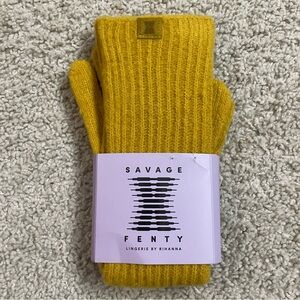 NWT! Women's SAVAGE X FENTY Honeycomb Yellow FUZZ FIT Knit GLOVES by Rihanna